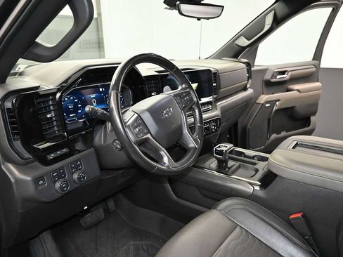 Used 2022 Chevrolet Silverado 1500 ZR2 w/ Technology Package AWD/4WD image 10