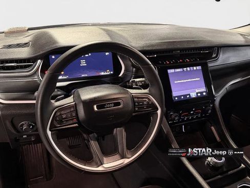 Used 2023 Jeep Grand Cherokee Altitude image 7