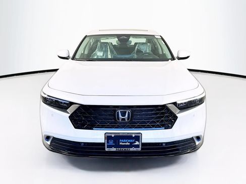 Used 2023 Honda Accord Touring image 2
