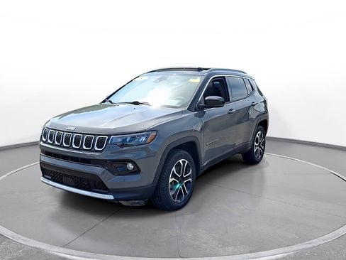 Used 2023 Jeep Compass Limited w/ Sun and Sound Group AWD/4WD image 3