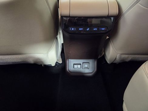 Used 2022 Toyota Highlander Limited image 28