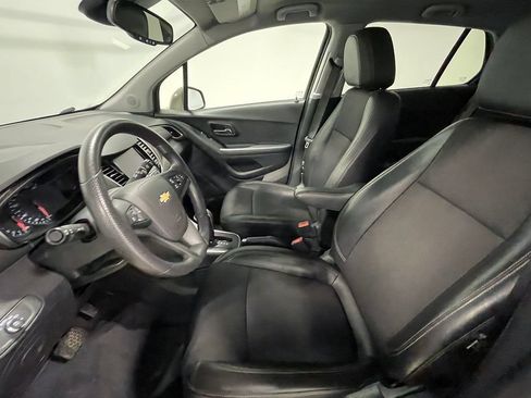 Used 2021 Chevrolet Trax LT AWD/4WD image 3