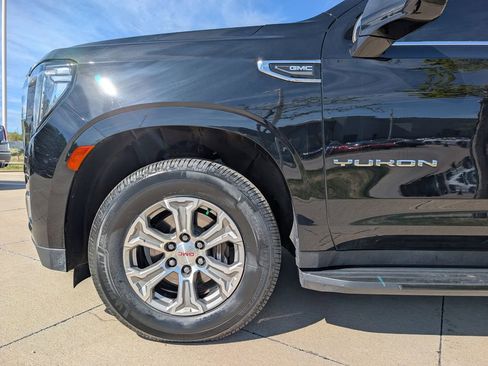 Used 2023 GMC Yukon XL SLE AWD/4WD image 11