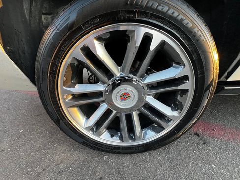 Used 2014 Cadillac Escalade Premium image 32