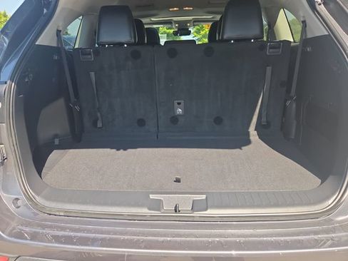 Used 2021 Toyota Highlander XLE AWD/4WD image 17