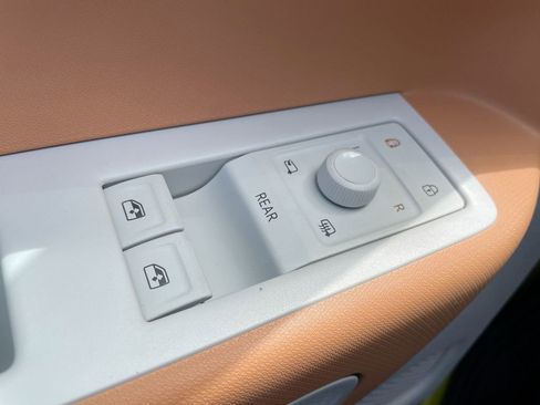 New 2025 Volkswagen ID. Buzz Pro S Plus image 40