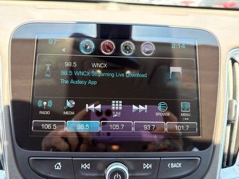 Used 2018 Chevrolet Malibu LT FWD image 16