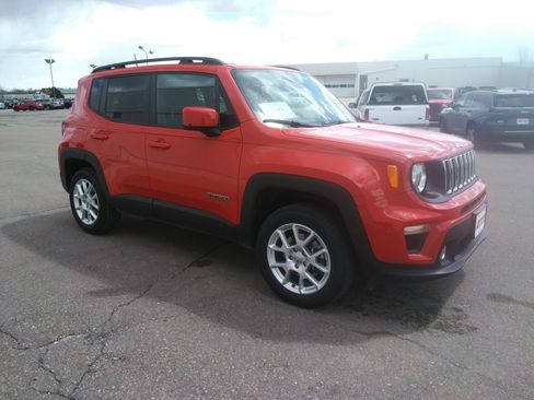 Used 2021 Jeep Renegade Latitude w/ Convenience Group AWD/4WD image 4