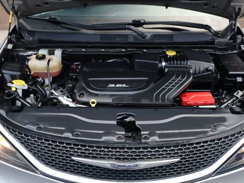 Used 2017 Chrysler Pacifica LX w/ Tire & Wheel Group image 10