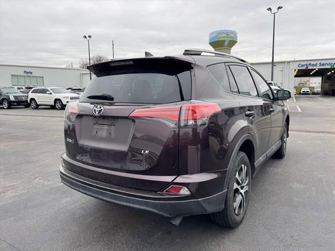 Used 2018 Toyota RAV4 LE image 4
