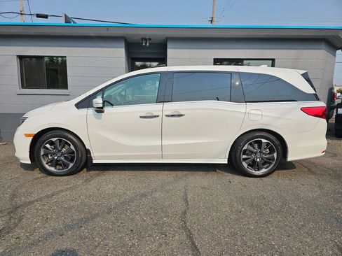 Used 2023 Honda Odyssey Touring image 2