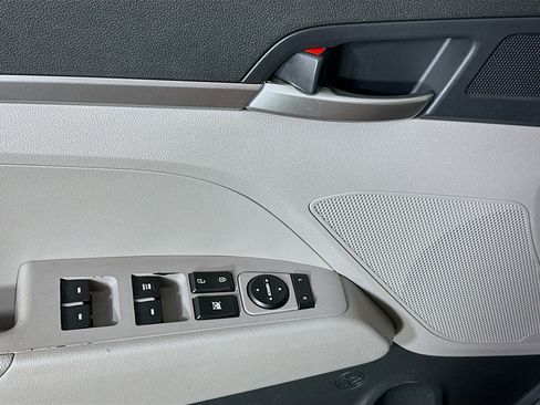 Used 2020 Hyundai Elantra SE w/ Cargo Package (C1) image 14