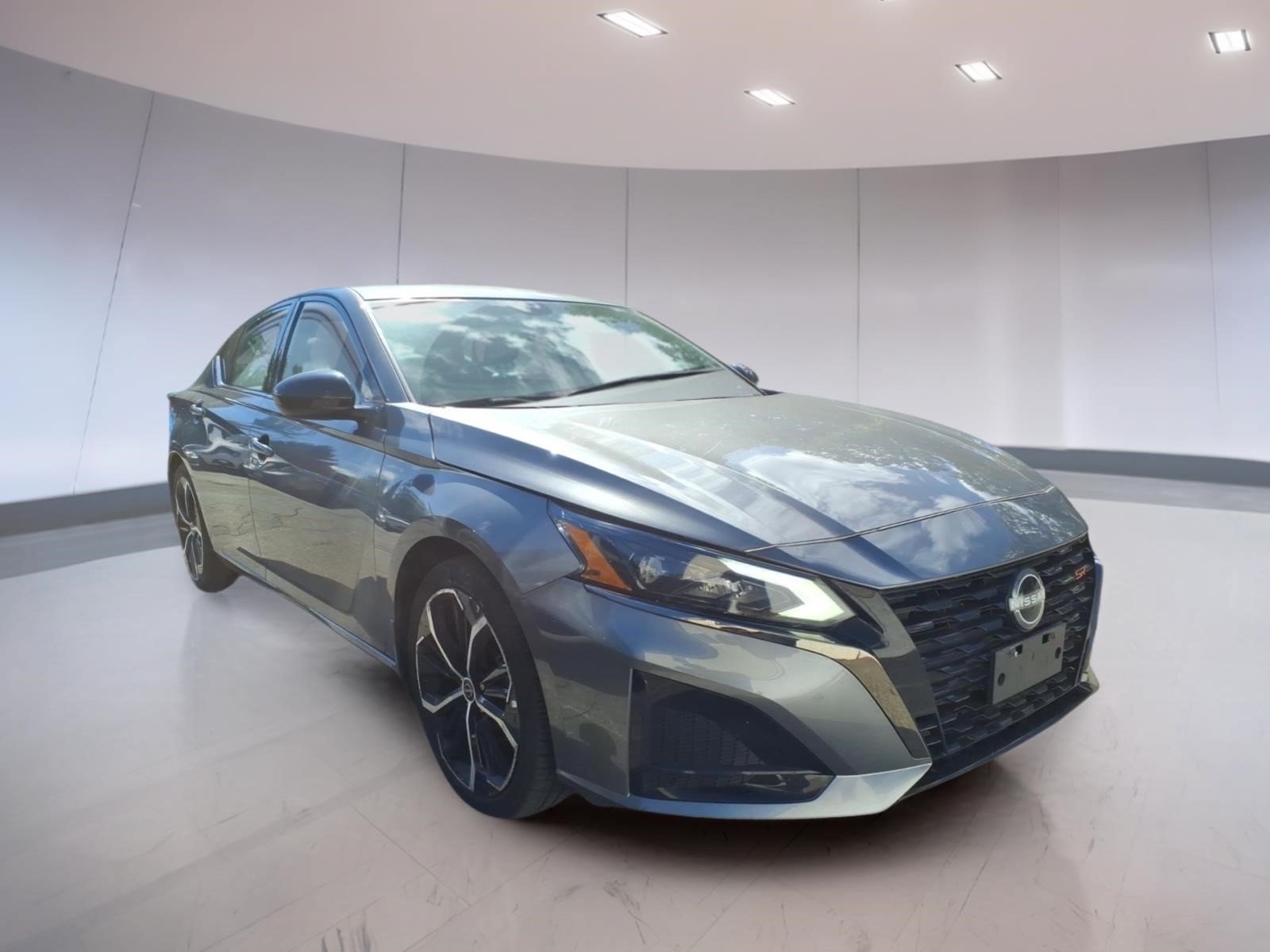 Used 2023 Nissan Altima 2.5 SR FWD image 1