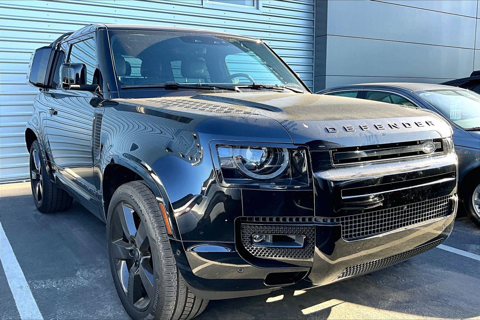 Certified 2024 Land Rover Defender 90 V8 AWD/4WD image 2
