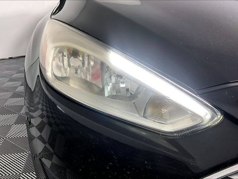Used 2018 Ford Focus Titanium w/ Titanium Technology Package FWD image 28