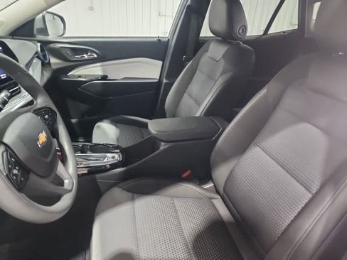 Used 2025 Chevrolet Trax LT image 20