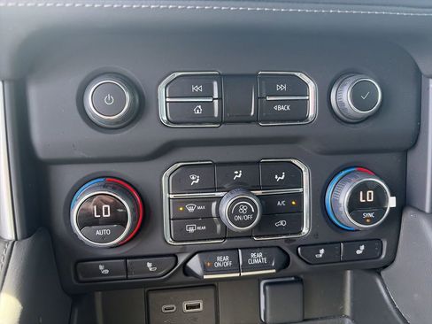 Used 2023 Chevrolet Tahoe Z71 w/ Luxury Package image 19