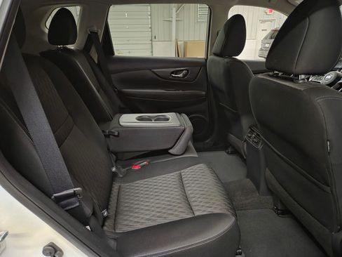 Used 2017 Nissan Rogue SV image 34