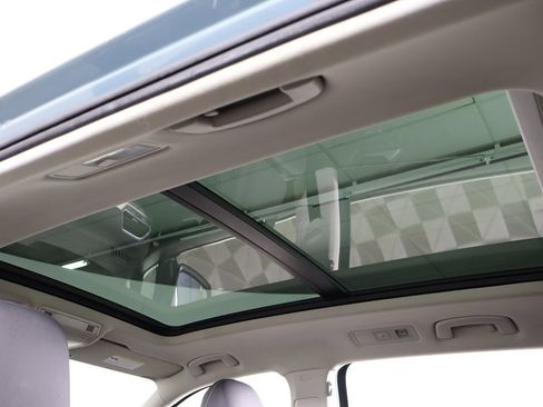 Used 2019 Volkswagen Tiguan SE w/ Panoramic Sunroof Package image 21