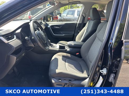 Used 2022 Toyota RAV4 XLE w/ Convenience Package image 11