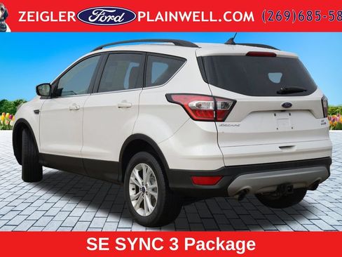 Used 2018 Ford Escape SE w/ SE Sync 3 Package AWD/4WD image 3