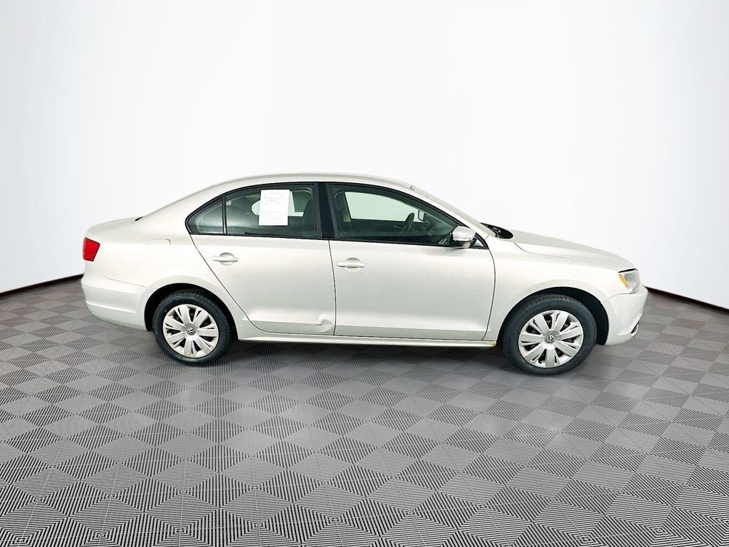 Used 2011 Volkswagen Jetta SE FWD image 9