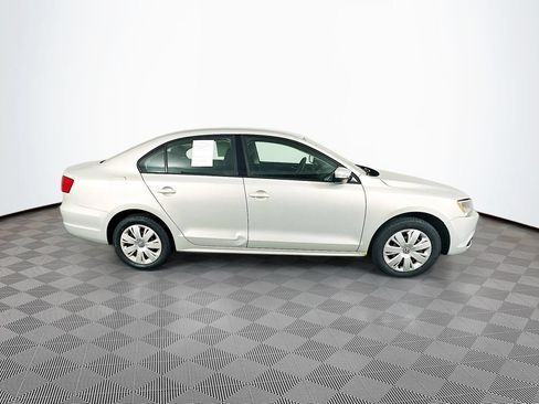 Used 2011 Volkswagen Jetta SE FWD image 9