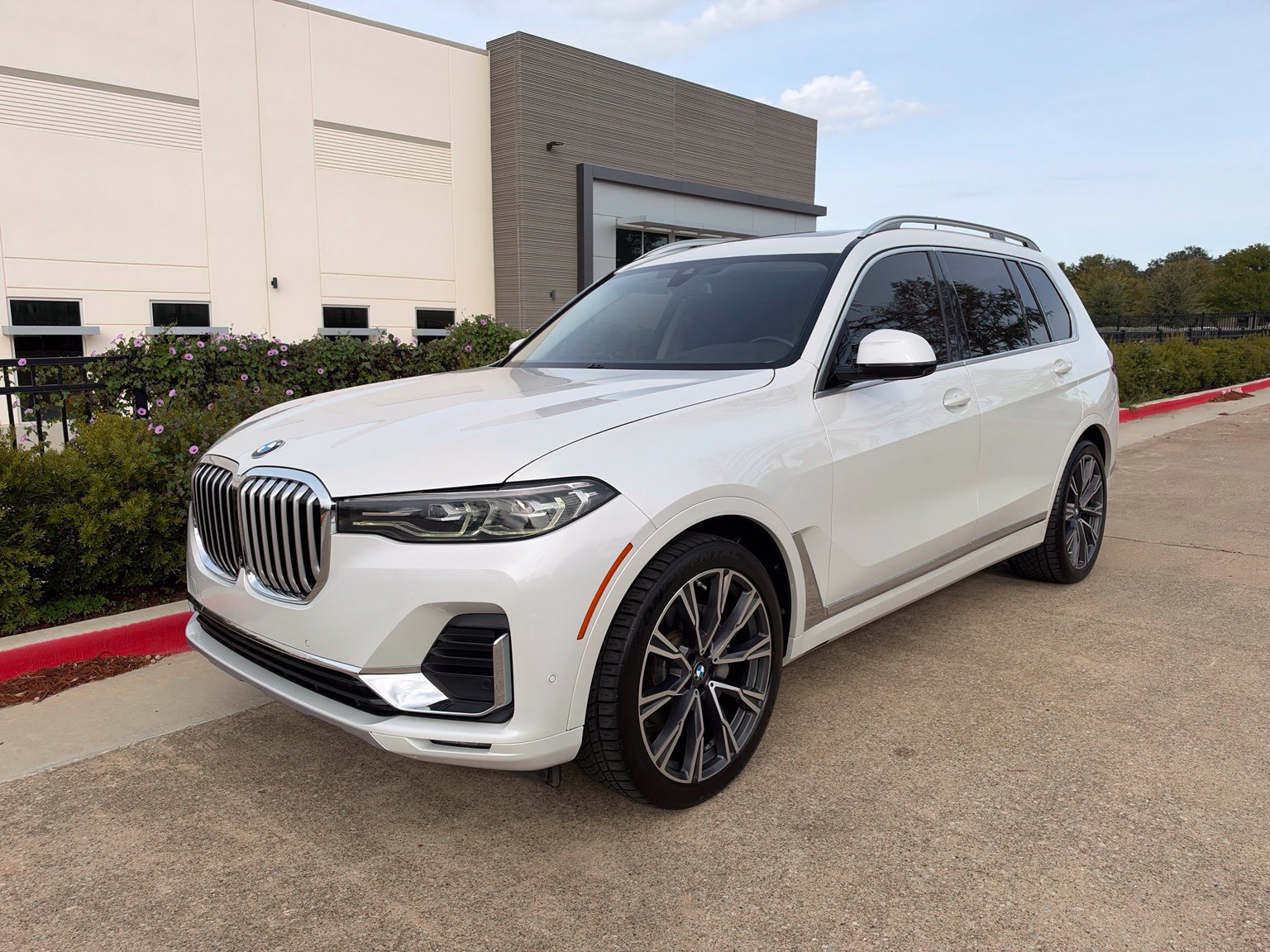 Used 2020 BMW X7 xDrive40i w/ Premium Package AWD/4WD image 3