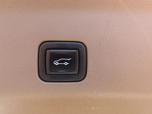 Used 2022 GMC Yukon XL Denali image 15