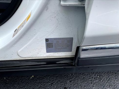 Used 2021 Chevrolet Bolt Premier w/ Infotainment Package FWD image 18