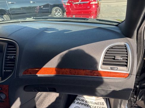 Used 2014 Chrysler 300 AWD image 27