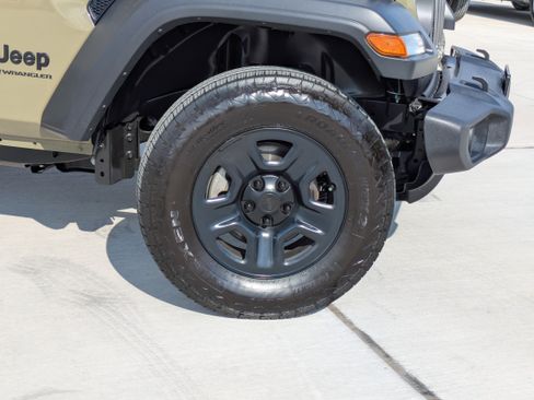 Used 2025 Jeep Wrangler Sport image 9