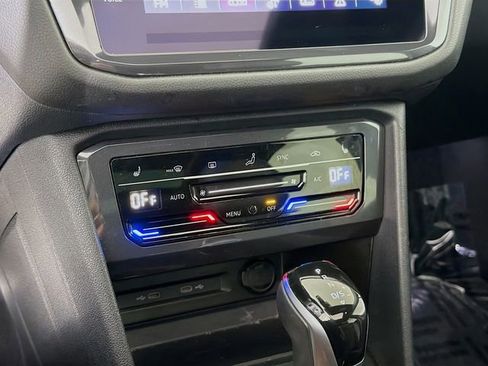 Used 2023 Volkswagen Tiguan SE R-Line image 17