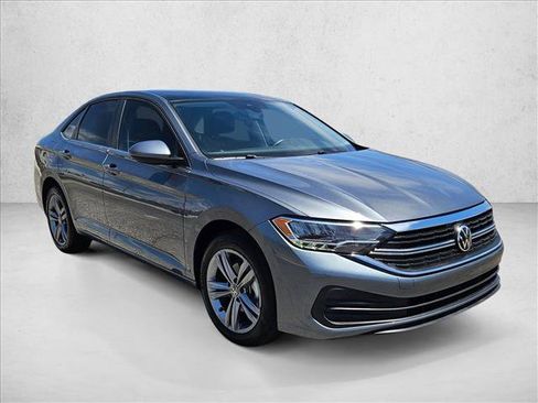 Certified 2023 Volkswagen Jetta SE FWD image 3