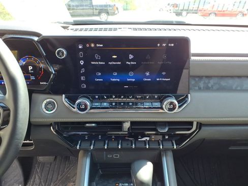 Used 2025 Chevrolet Colorado ZR2 w/ Technology Package AWD/4WD image 10