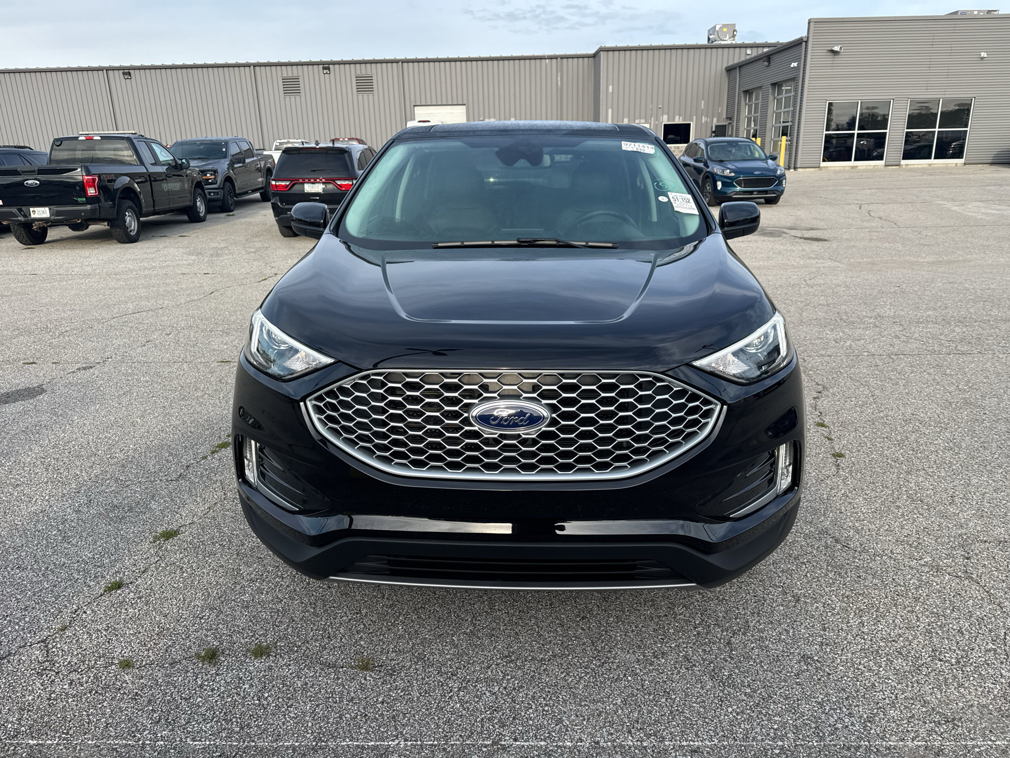 Used 2024 Ford Edge SEL w/ Convenience Package AWD/4WD image 2