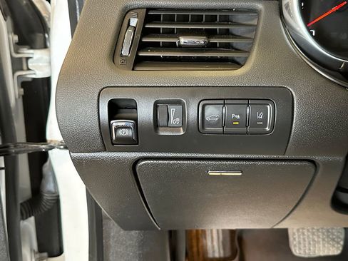 Used 2019 Chevrolet Impala Premier w/ Premier Confidence Package FWD image 18