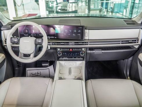 Used 2025 Hyundai Santa Fe SEL FWD image 18