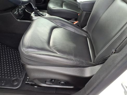Used 2022 Jeep Renegade Limited AWD/4WD image 11