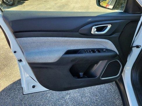 Used 2024 Jeep Compass Latitude w/ Convenience Group image 17