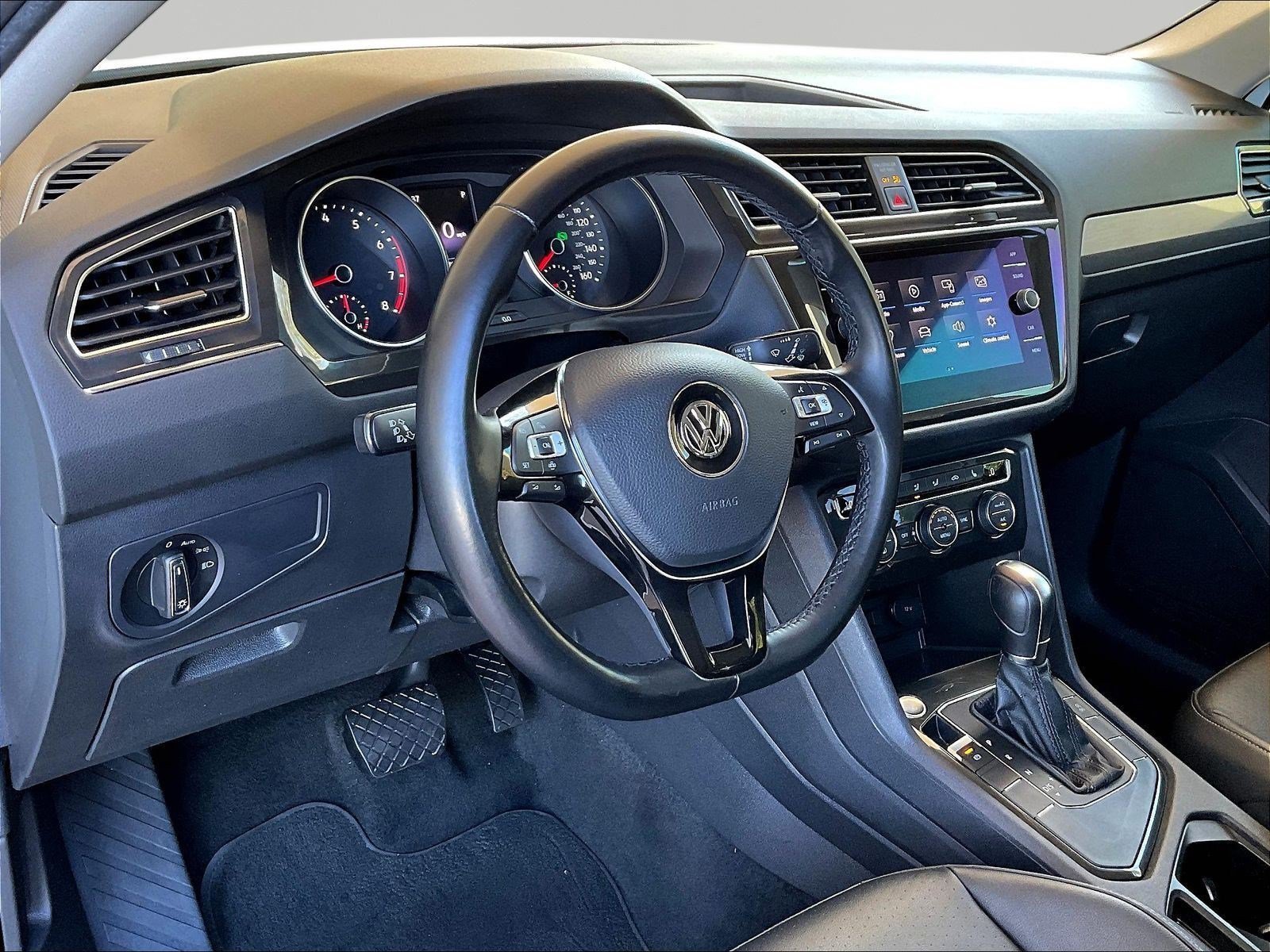 Used 2019 Volkswagen Tiguan SE w/ Panoramic Sunroof Package FWD image 15