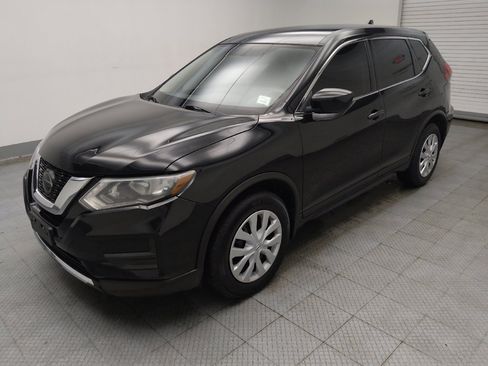 Used 2018 Nissan Rogue S image 2