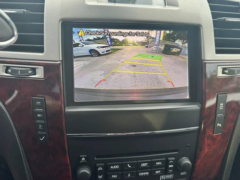 Used 2013 Cadillac Escalade ESV Premium AWD/4WD image 28