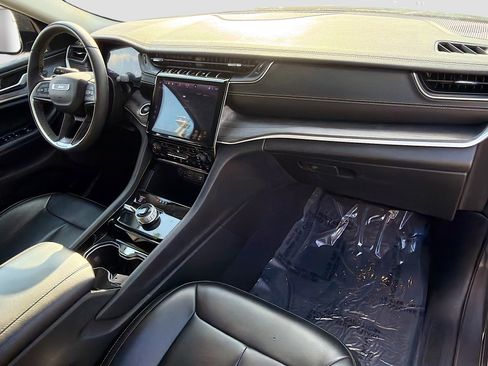 Used 2023 Jeep Grand Cherokee L Limited image 15