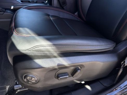 Used 2025 Jeep Wrangler Unlimited Rubicon w/ Technology Group image 42