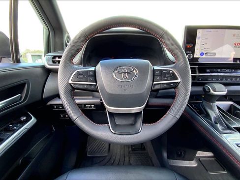 Used 2025 Toyota Sienna XSE w/ XSE Plus Package image 6