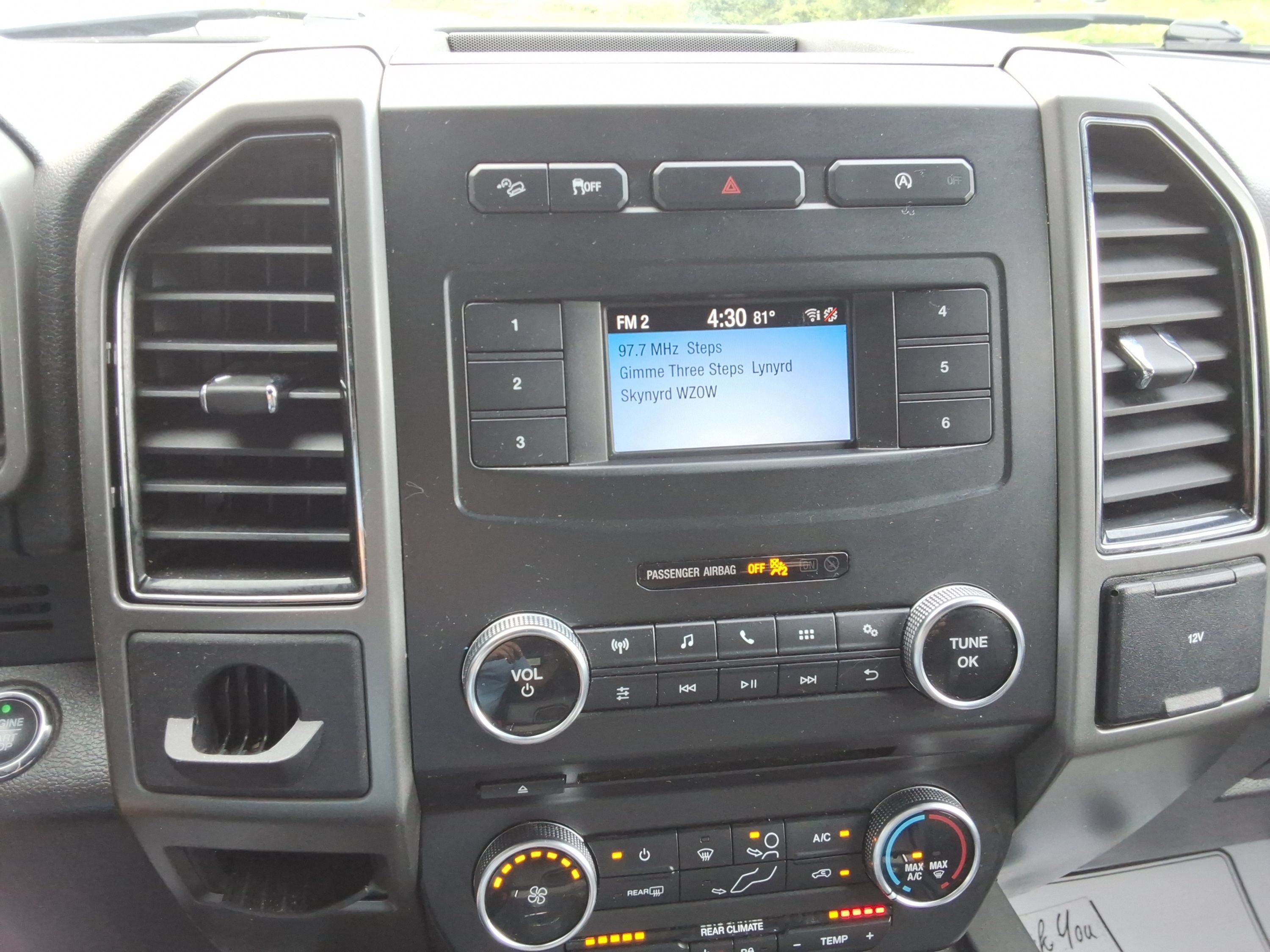 Used 2018 Ford Expedition XLT w/ Equipment Group 201A AWD/4WD image 15