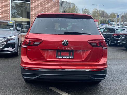 Certified 2023 Volkswagen Tiguan SE w/ Panoramic Sunroof Package image 3
