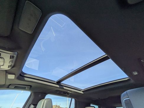 Used 2024 Cadillac Escalade Premium Luxury image 14