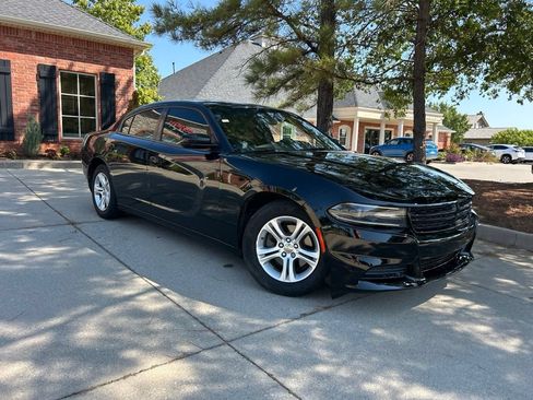 Used 2021 Dodge Charger SXT w/ Leather Interior Group RWD image 2